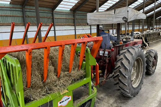 トラクター、作業風景